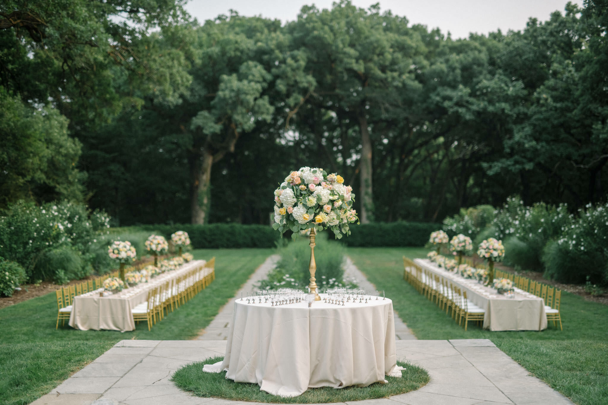 Gorgeous outdoor setup at Salisbury House